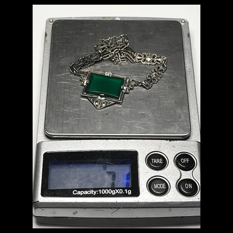 Vintage Art Deco Emerald Green Marcasite NecklaceSterling Silver/ MarcasiteWeighs 7.1 gramsMeasures - 7