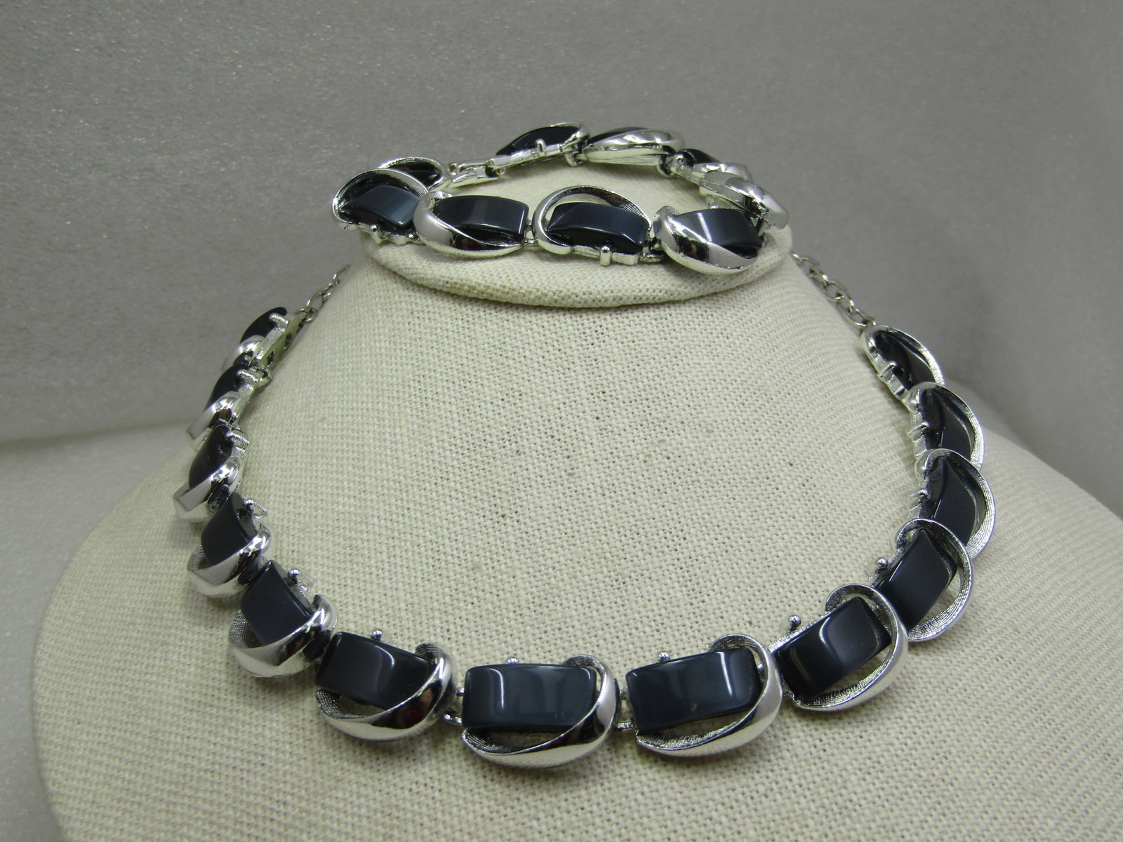Vintage Charcoal Gray Thermoset Necklace Bracelet Set, 1950's-1960's: Vintage Charcoal Gray Thermoset Necklace Bracelet Set, 1950's-1960's Domed rectangular charcoal gray thermoset accents on the thirteen links of the 17" necklace and the 9 links of the bracelet. On
