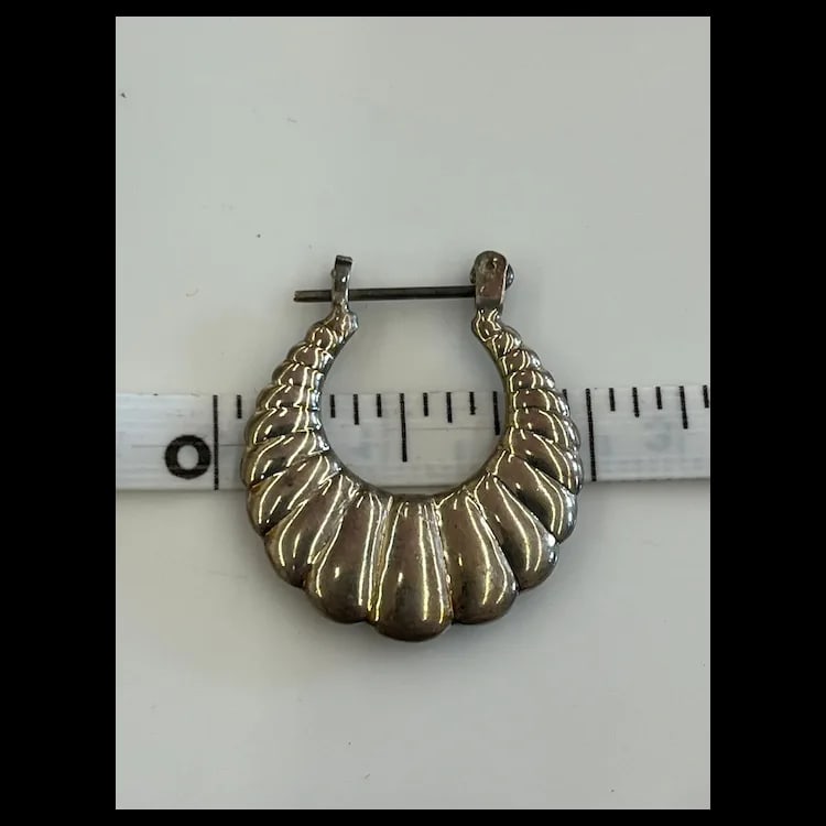 Vintage Sterling Silver Oval Hoop Earrings Sterling silver Weighs 4.8 gramsMeasures Approx. 1 inch x - 4