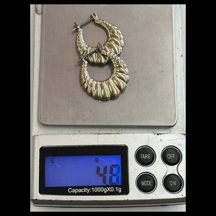 Vintage Sterling Silver Oval Hoop Earrings Sterling silver Weighs 4.8 gramsMeasures Approx. 1 inch x - 5