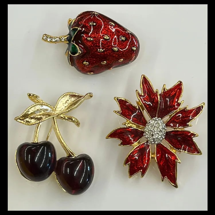 Vintage Lot of Brooches - 2