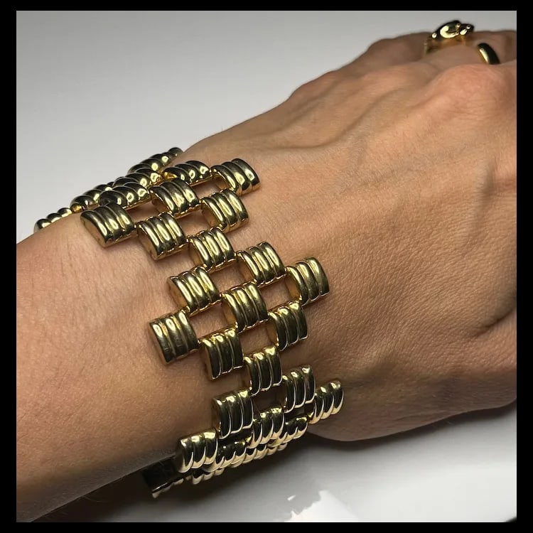 Vintage Kreisler 12k Gold Filled Art Deco Bracelet12k Gold FilledWeighs 41.9 gramsMeasures 8 inches - 6