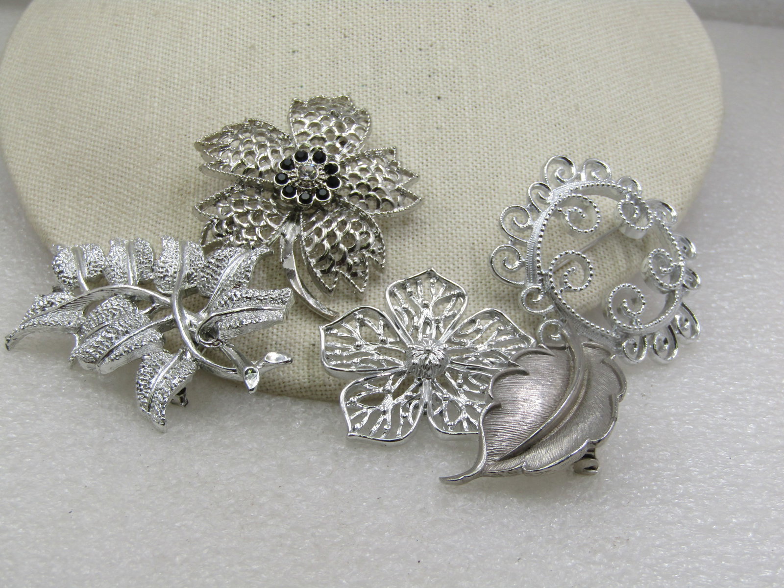 Vintage 5 Brooch Lot, Floral, Leaf, Circle Themed, Silver Tone, 1960's-1970's: Vintage 5 Brooch Lot, Floral, Leaf, Circle Themed, Silver Tone, 1960's-1970's. Five petal blossom signed Gerry's, appx. 1.75" wide, Leaf stem brooch unsigned 2.75" long and 1.25" wide; Sarah Coventry 