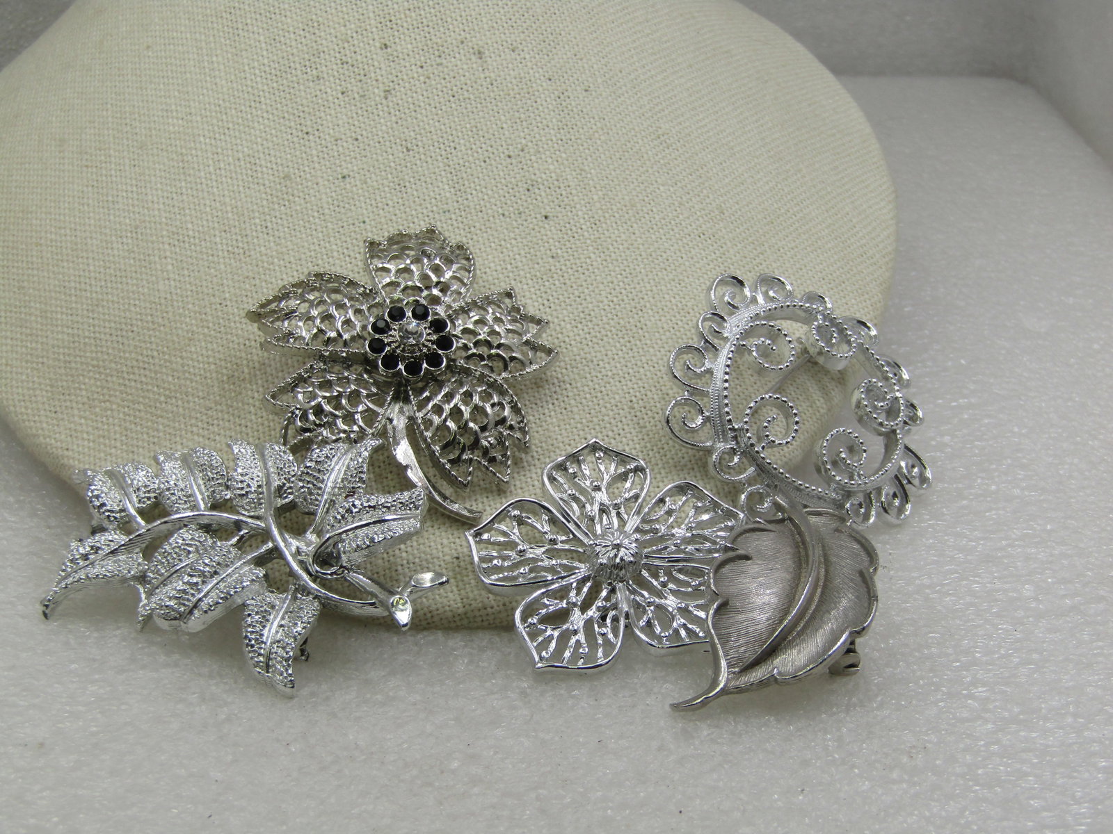 Vintage 5 Brooch Lot, Floral, Leaf, Circle Themed, Silver Tone, 1960's-1970's - 2