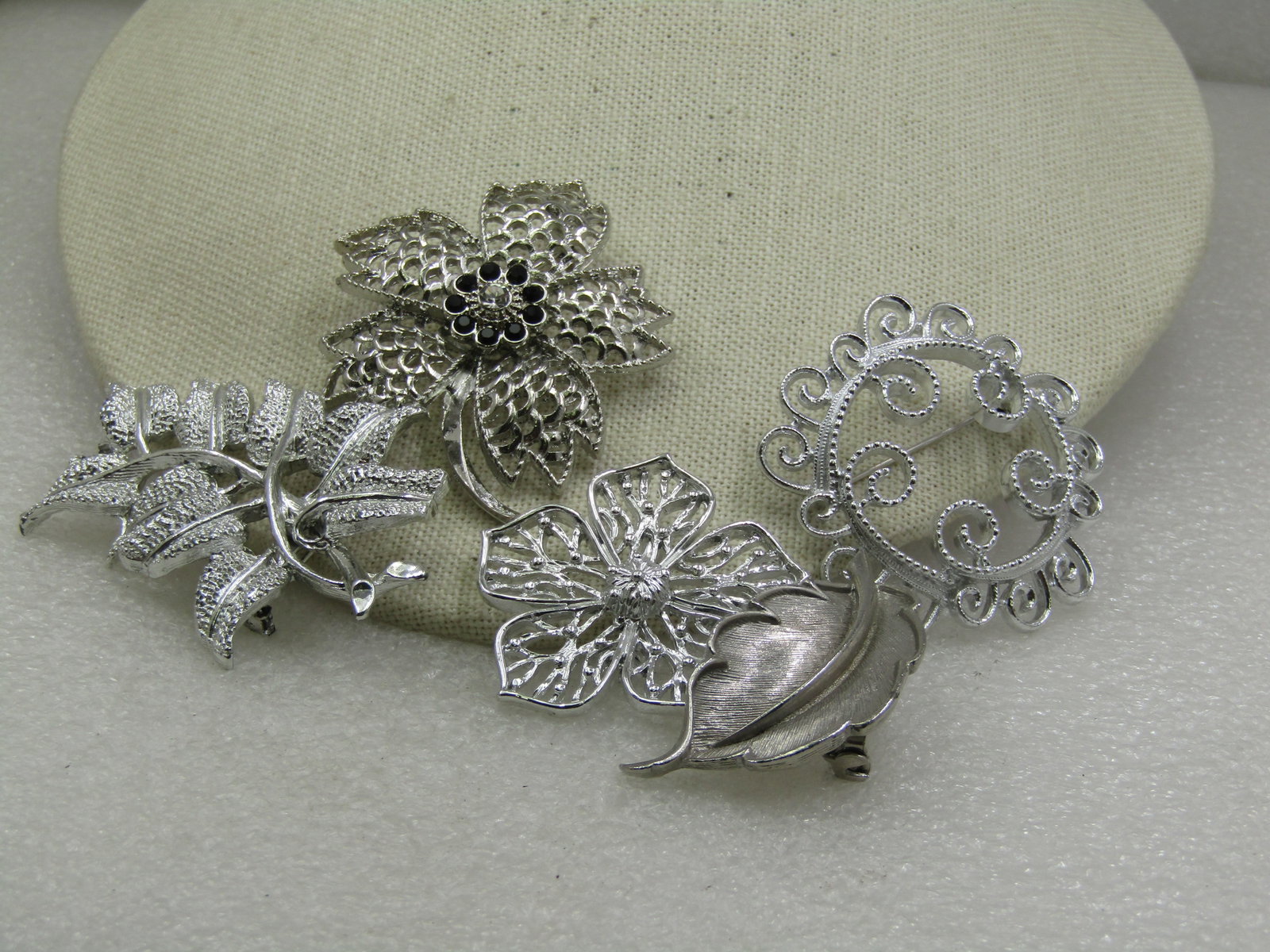 Vintage 5 Brooch Lot, Floral, Leaf, Circle Themed, Silver Tone, 1960's-1970's - 3