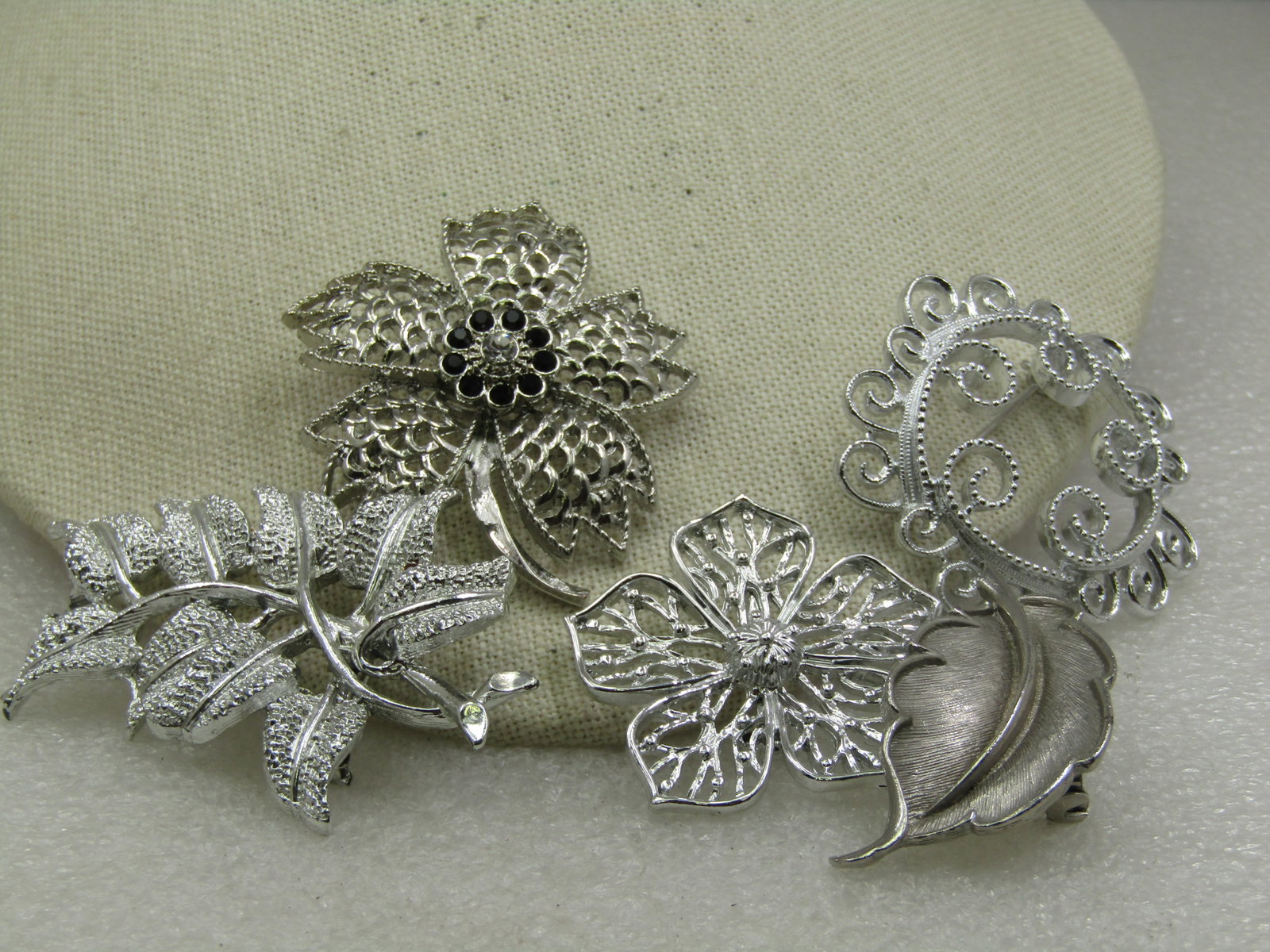 Vintage 5 Brooch Lot, Floral, Leaf, Circle Themed, Silver Tone, 1960's-1970's - 4