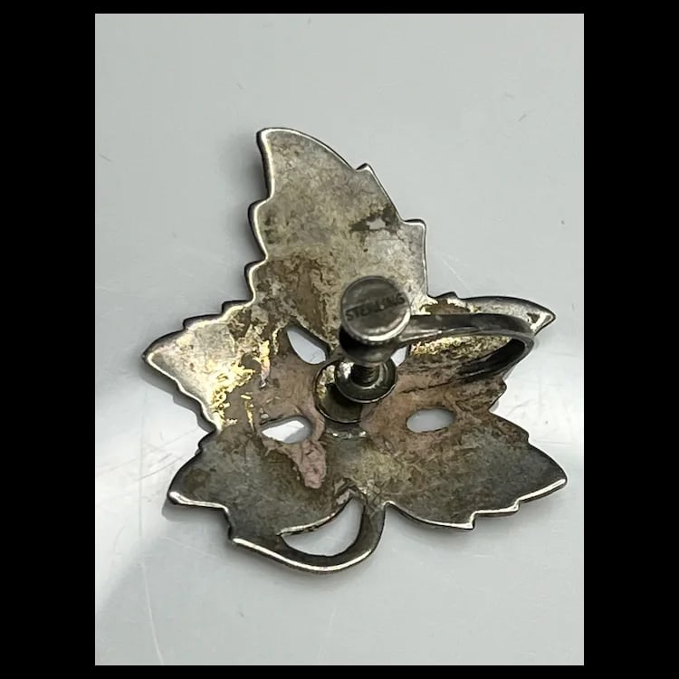 Vintage Sterling Silver Leaf Screw Back EarringsHallmarked SterlingWeighs 5.5 gramsMeasures Approx. - 4