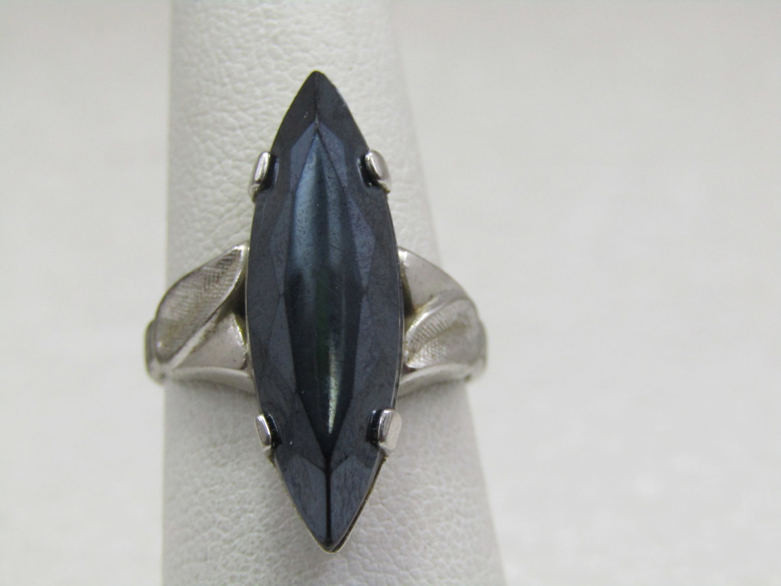 Vintage Sterling Hematite Ring, Sz 6.5, Signed: Vintage Sterling Hematite Ring, Sz 6.5, Signed with a V on a diamond frame. Marked sterling and tested. Weight is appx. 4.78 gr. This has a long hamatite pointed navette that is appx. 26mm by 8mm,