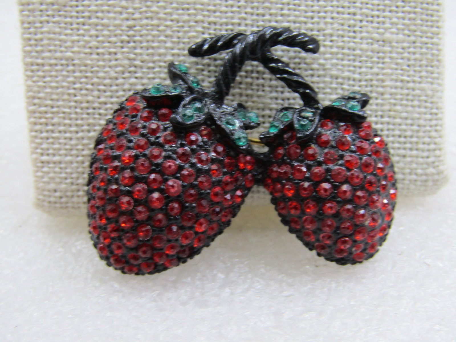 Vintage Red & Green Rhinestone Strawberries Brooch, Black Metal, Mid-Century Weiss - 4