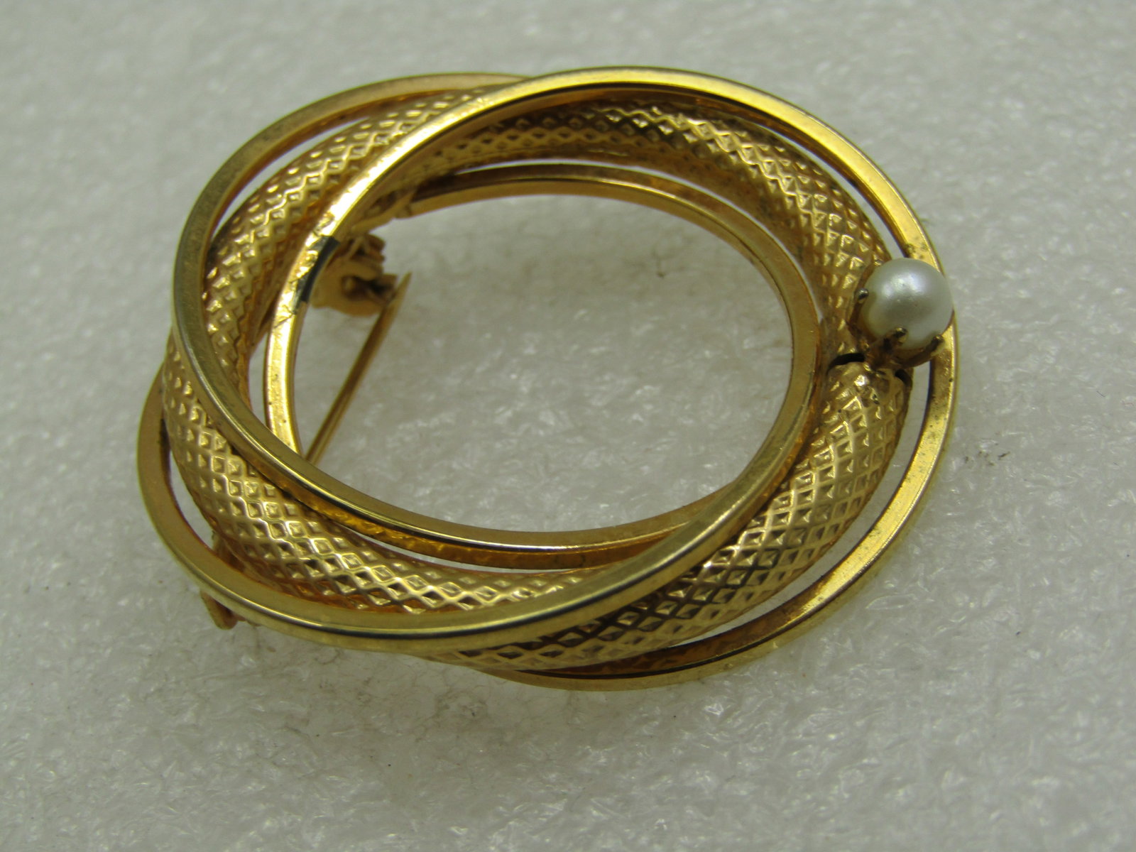 Vintage Intertwined Circle Brooch, Faux Pearl, 1.75", 1960's-1970's - 4