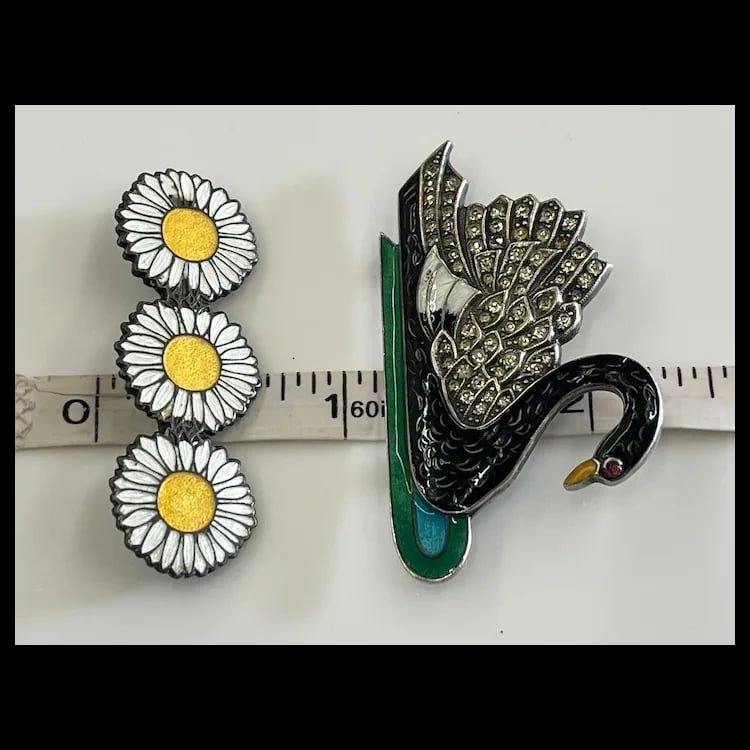 Vintage Sterling and Enamel Daisy and Swan Brooches - 10
