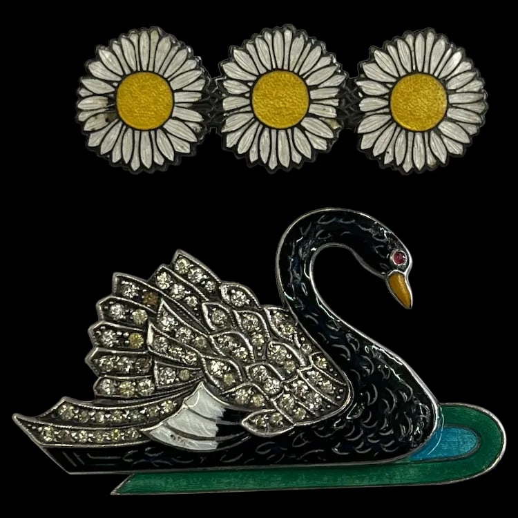 Vintage Sterling and Enamel Daisy and Swan Brooches: Vintage Sterling and Enamel Daisy and Swan Brooches vintage Sterling/Enamel Measures -4 x 2 Inches Weight -16.1 Grams Reserve: $75.00 Shipping: Domestic: Flat-rate of $6.00 to anywhere within the cont
