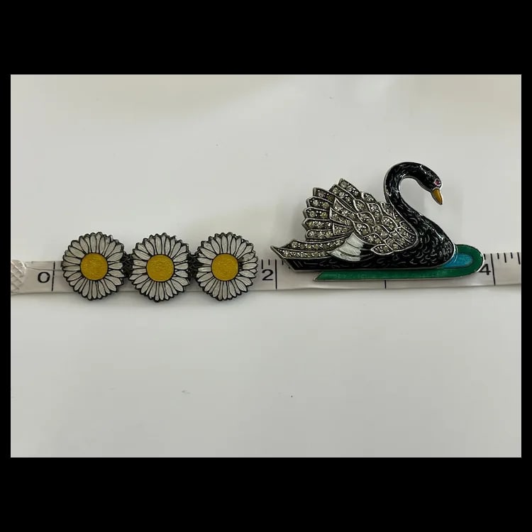 Vintage Sterling and Enamel Daisy and Swan Brooches - 9