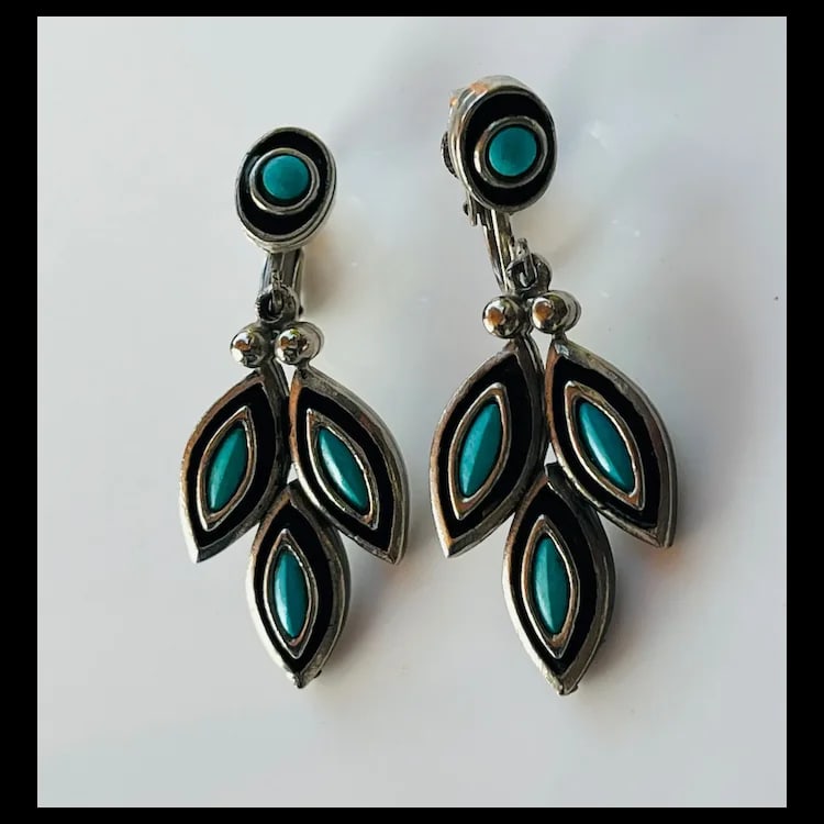 ST. LABRE Native American Style Silver Tone EarringsCostume Weighs 15.8 gramsMeasures .75 x 2 inches - 2