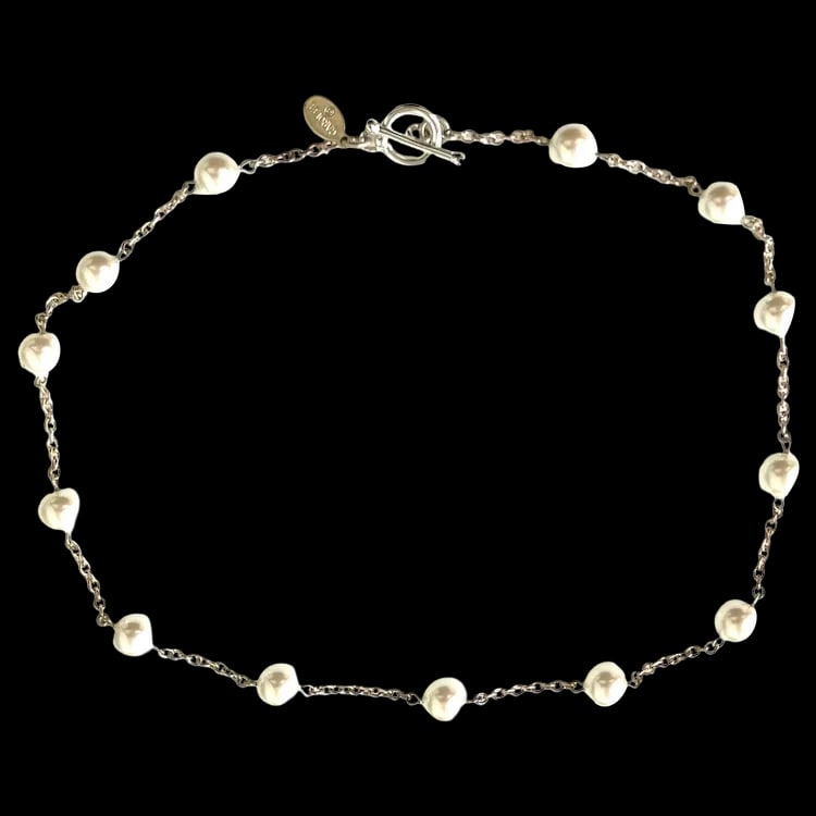 Estate Carolee Signed Faux Pearl Necklace: Estate Carolee Signed Faux Pearl NecklaceHallmarked: CaroleeWeighs: 12.4 GramsMeasures Approx: 17 inches length Estate Hallmarked: Carolee Weighs: 12.4 GramsMeasures Approx: 17 inches length Reserve: 