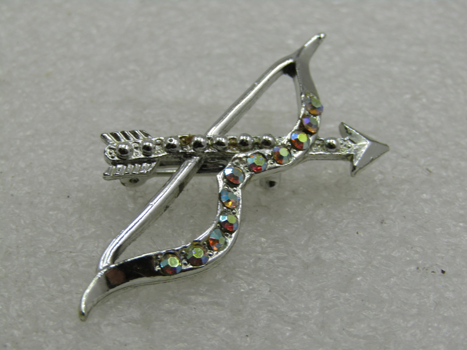 Vintage Aurora Borealis Rhinestone Bow Arrow Brooch. 2", 1950's-1960's. - 4