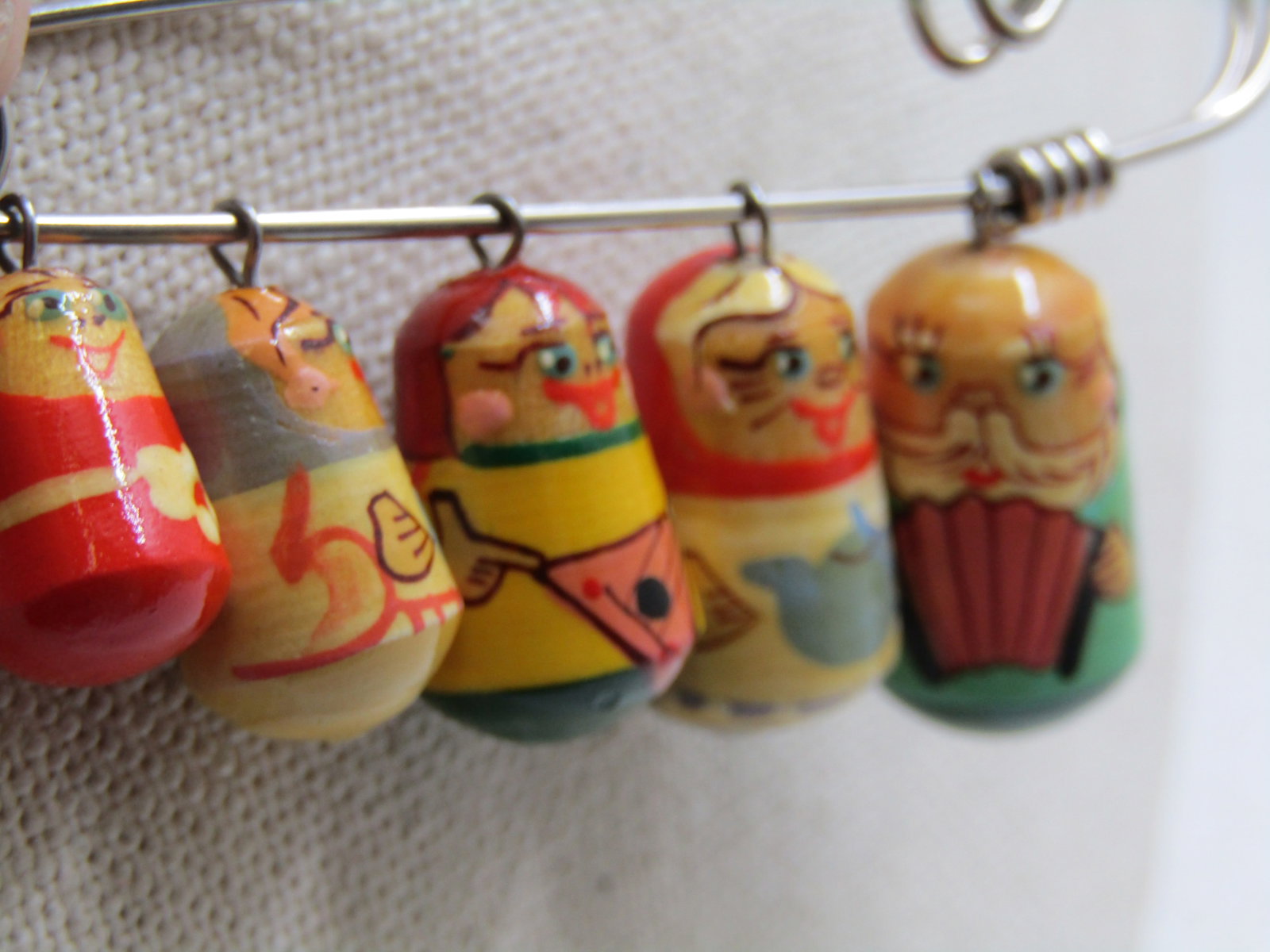 Hand Painted Graduated Family Beaded Brooch, Stacking Doll Style - 2