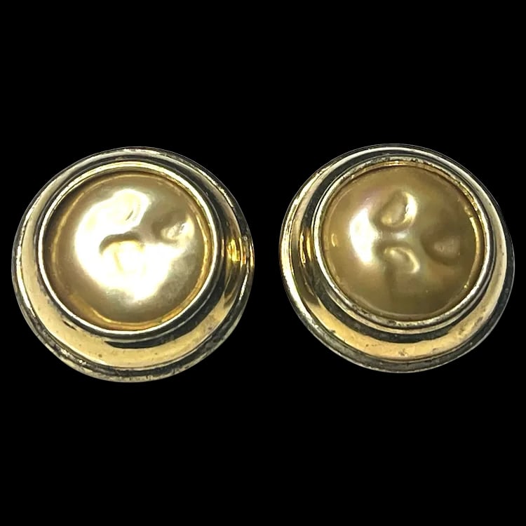 Vintage Carolee Mother of Pearl Sterling Silver Gold Tone Clip Earrings: Vintage Carolee Mother of Pearl Sterling Silver Gold Tone Clip Earrings Hallmarked: Carolee 925Weighs: 19.3 grams Measures: Approx 1 x 1 inch Vintage Hallmarked: Carolee Weighs: 19.3 grams Measures: A