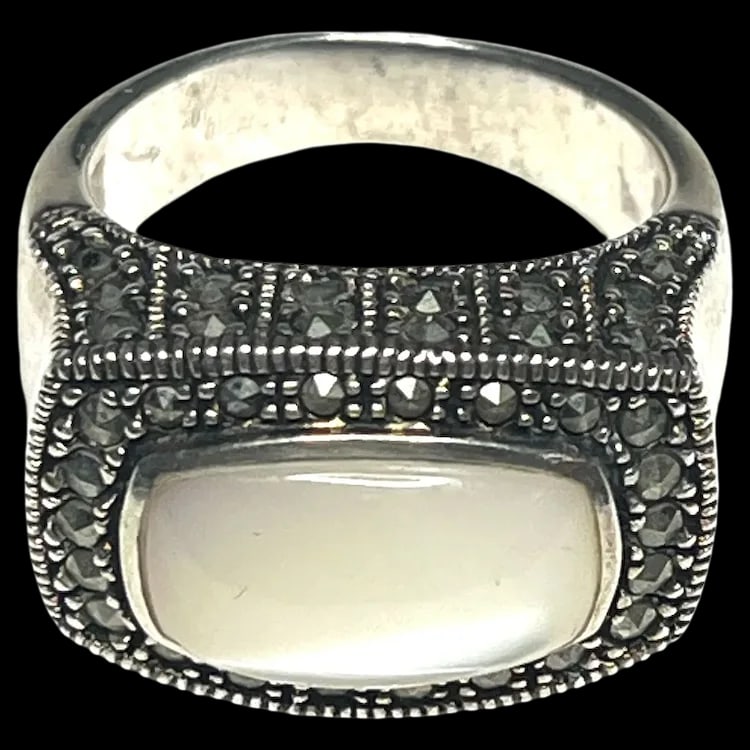 Estate Sterling SIlver Marcasite Statement Ring: Estate Sterling SIlver Marcasite Statement RingHallmarked: 925 ThailandWeighs: 13.8 gramsMeasures US Ring Size: 8.5 Estate Hallmarked: 925 Thailand Weighs: 13.8 gramsMeasures US Ring Size: 8.5 Reserve