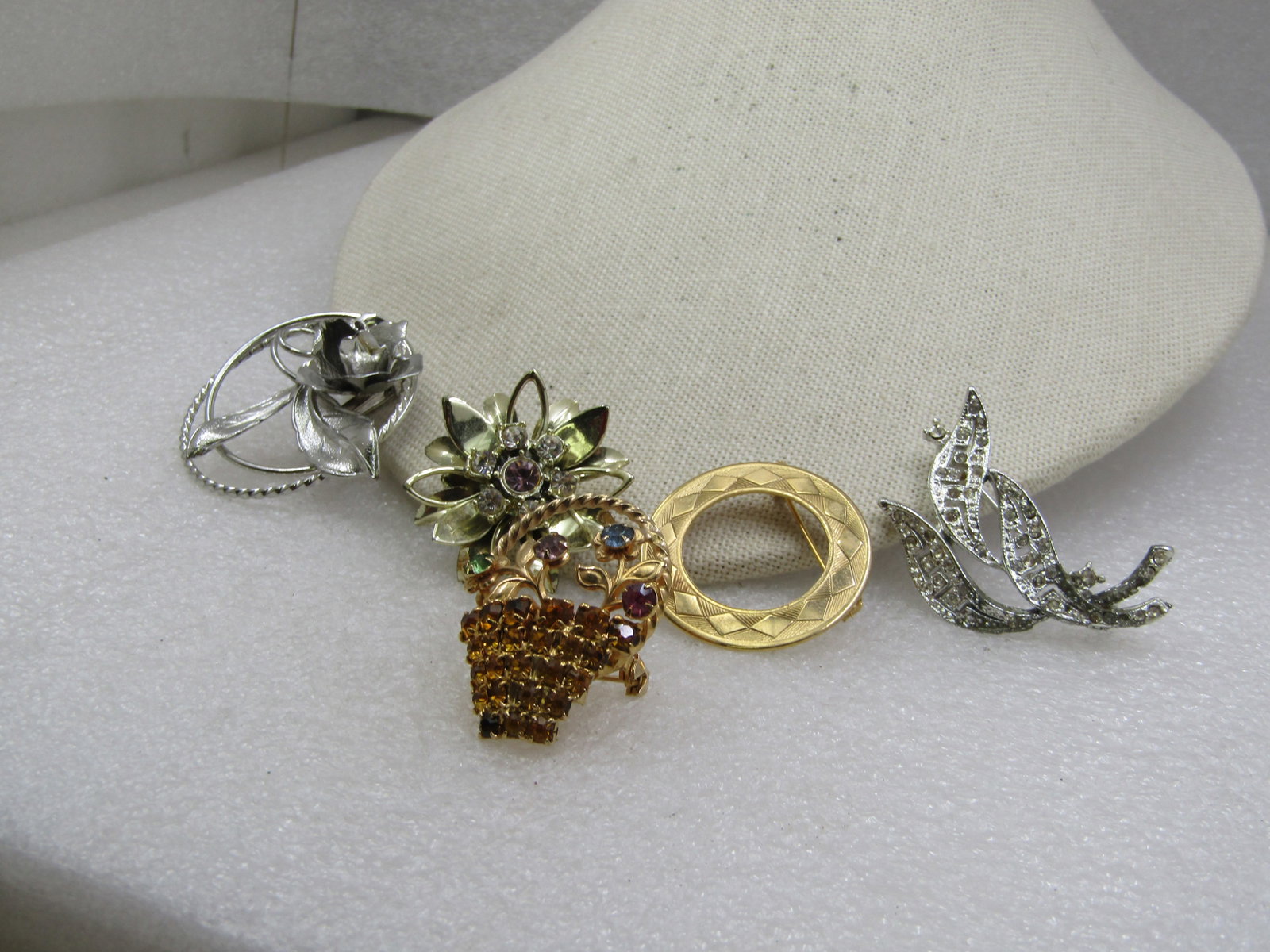 Vintage 4 Brooch, 1 Earring Lot, Rhinestones & Circle, 1950's-1960's - 3