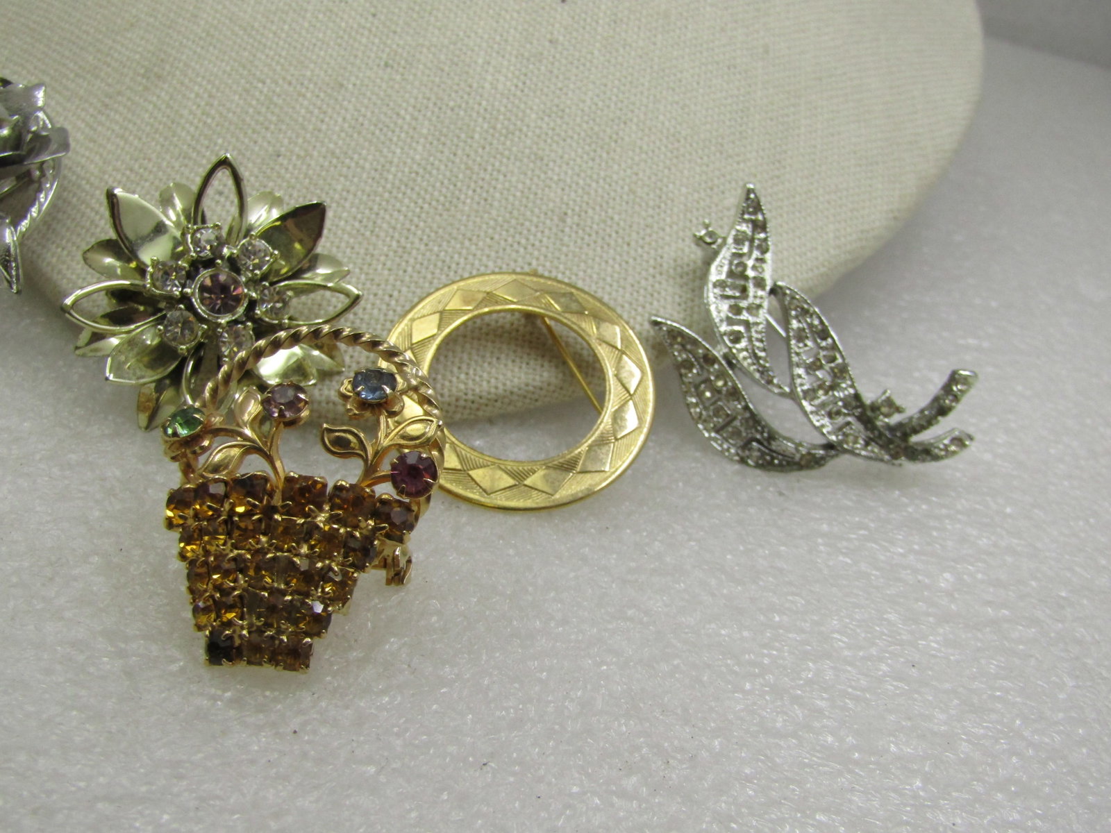 Vintage 4 Brooch, 1 Earring Lot, Rhinestones & Circle, 1950's-1960's - 5
