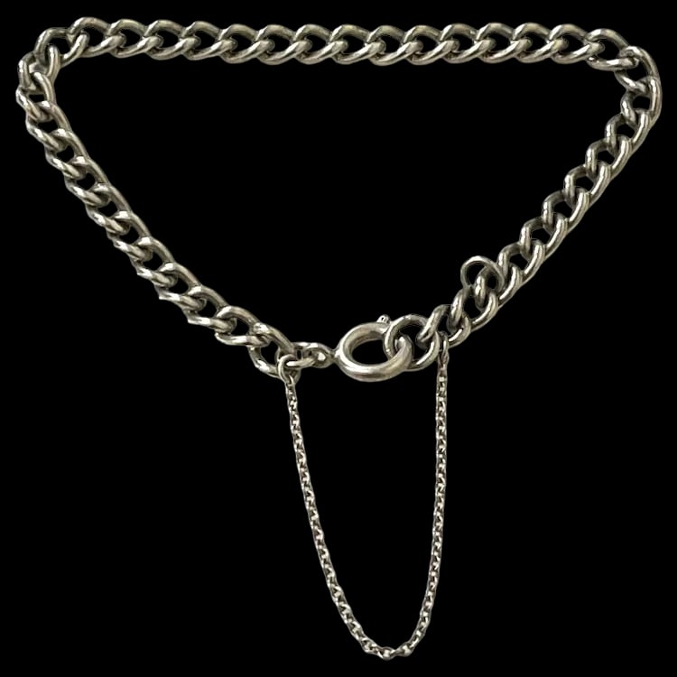 Vintage Sterling SIlver Rounded Curb Link Bracelet with Safety Chain: Vintage Sterling SIlver Rounded Curb Link Bracelet with Safety ChainHallmarked: SterlingWeighs: 8 grams Measures Approx: 7 inches length when closed Vintage Hallmarked: Sterlling Weighs: 8 grams Measu