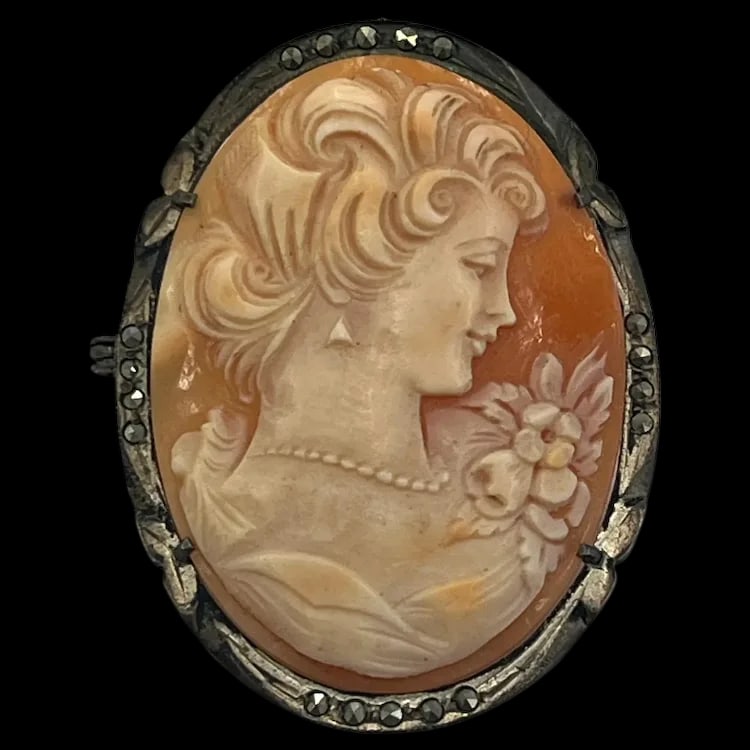 Large Vintage Silver and Marcasite Cameo Brooch/Pendant 800 Silver/ MarcasiteWeighs 8.4: Large Vintage Silver and Marcasite Cameo Brooch/Pendant 800 Silver/ MarcasiteWeighs 8.4 gramsMeasures 1.75 x 1.5 inches vintage 800 Silver/ Marcasite Weighs 8.4 gramsMeasures 1.75 x 1.5 inches