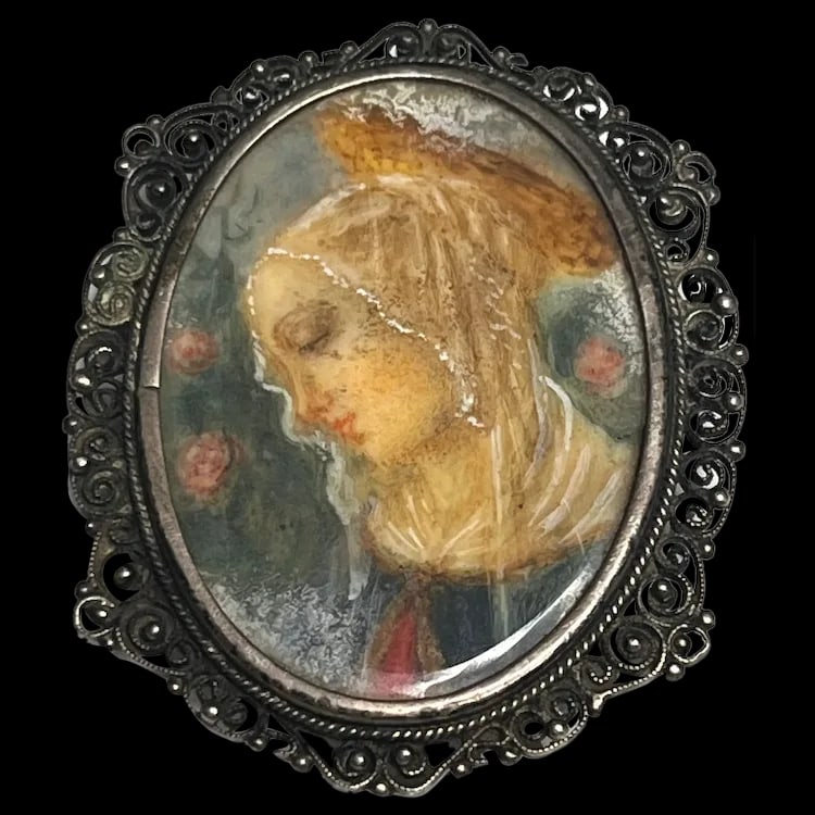 Vintage Filigree Silver 800 Framed Portrait BroochSilver 800Weighs 11.2 gramsMeasures 1.75 x 1.5: Vintage Filigree Silver 800 Framed Portrait BroochSilver 800Weighs 11.2 gramsMeasures 1.75 x 1.5 inchesHallmarked 800 vintage silver 800 Weighs 11.2 grams Reserve: $135.00 Shipping: Domestic: