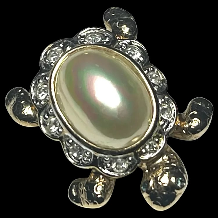 Vintage Carolee Crystal Turtle Brooch: Vintage Carolee Crystal Turtle BroochHallmarked: CaroleeWeighs: 6 grams Measures: Approx 1.10 x 1.10 inches Vintage Hallmarked: Carolee Weighs: 6 grams Measures: Approx 1.10 x 1.10 inches Reserve: $15