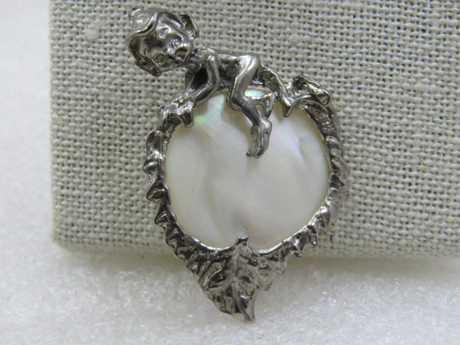 Vintage Mother of Pearl Pixie Brooch & Clip Earrings Set, Mid-Century - 3