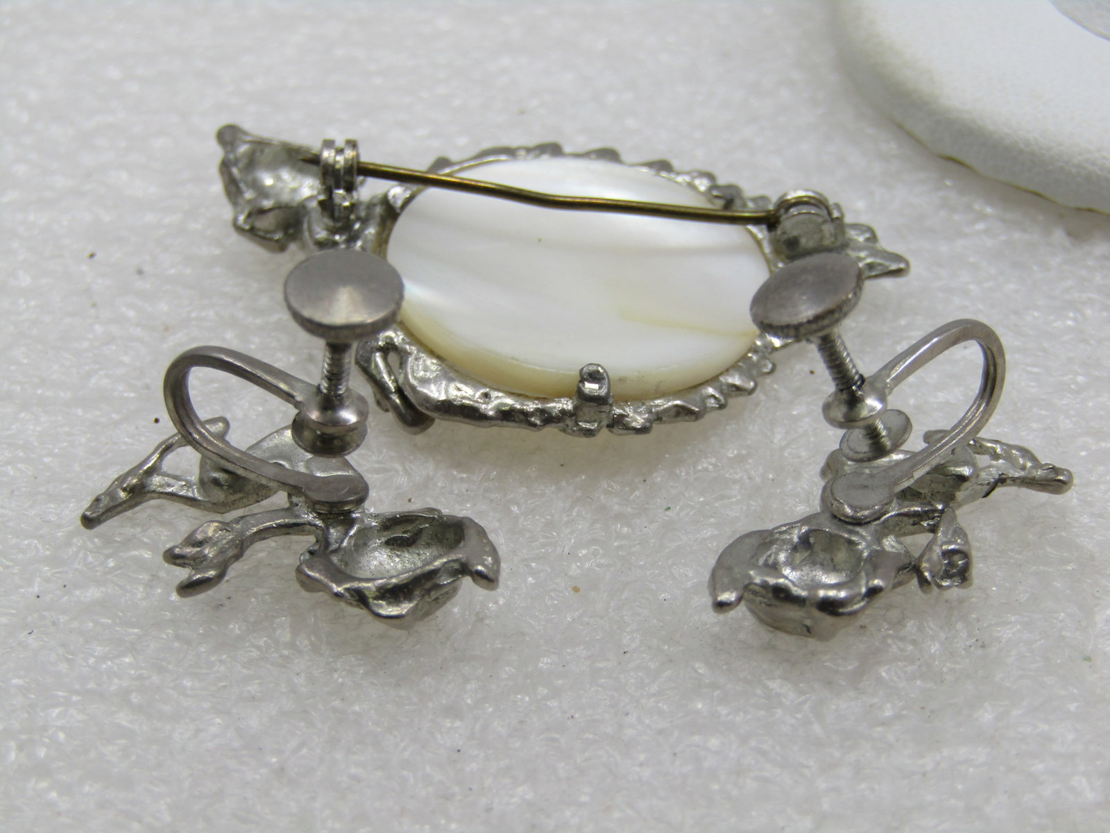 Vintage Mother of Pearl Pixie Brooch & Clip Earrings Set, Mid-Century - 7