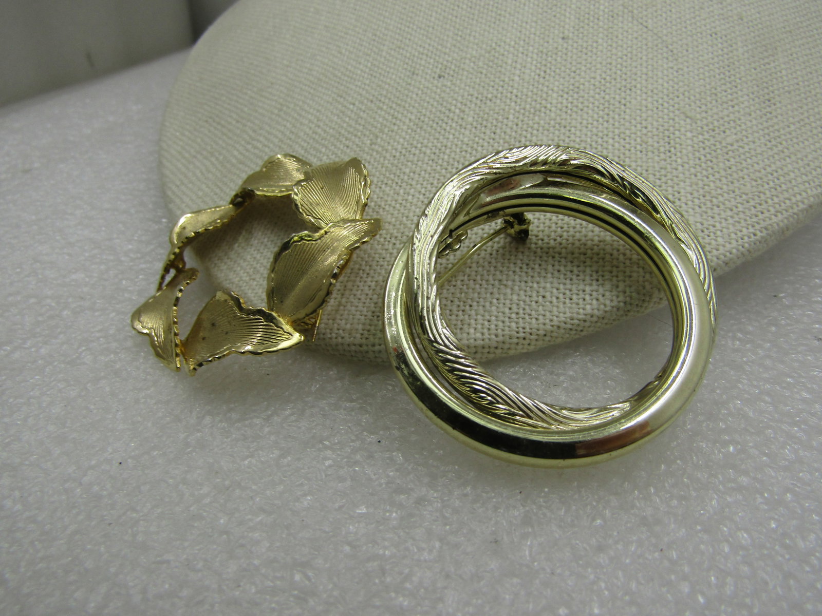 Vintage Pair of Circle Brooches, 1960's, Gold Tone - 3