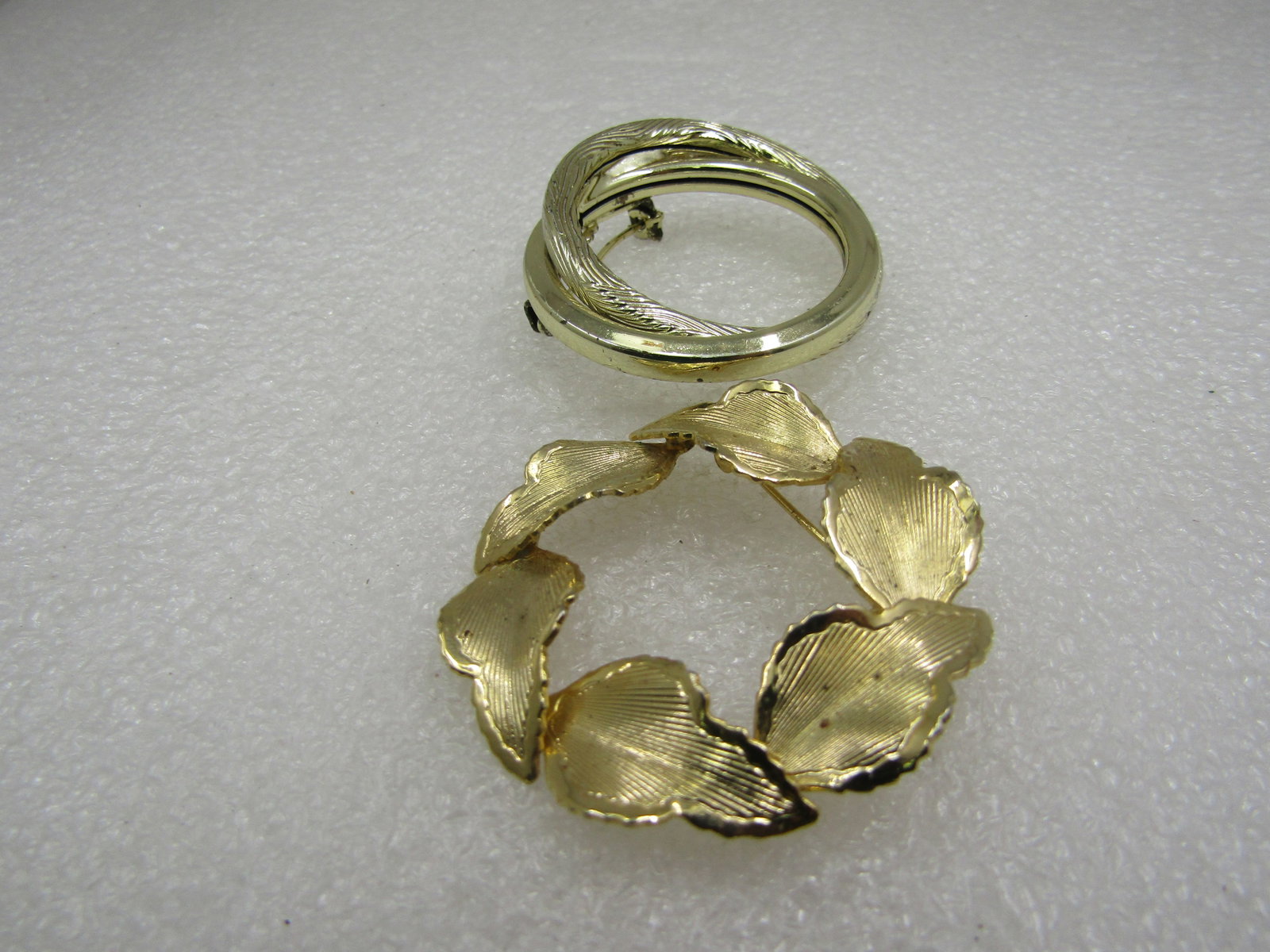 Vintage Pair of Circle Brooches, 1960's, Gold Tone - 4