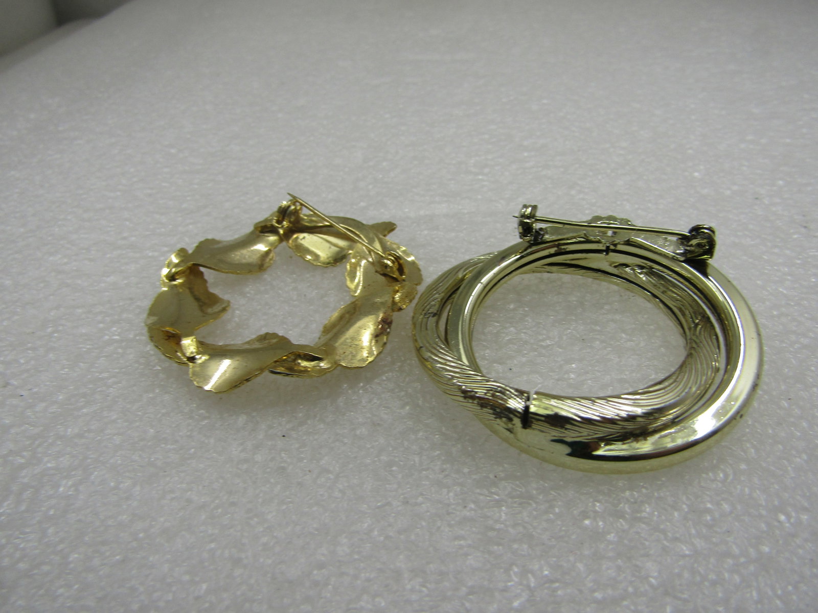Vintage Pair of Circle Brooches, 1960's, Gold Tone - 5