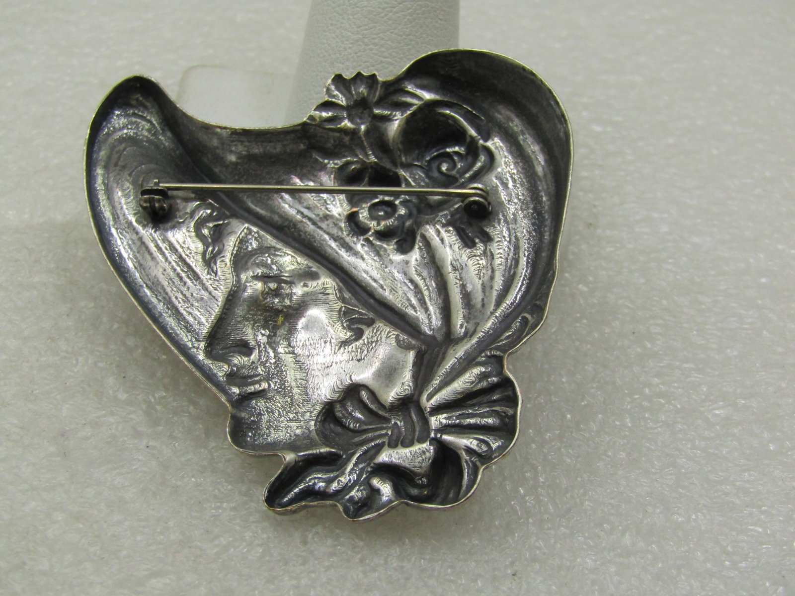 Vintage Art Nouveau Woman in Bonnet Brooch, unsigned Unger, 2.5" by 2.25" - 4