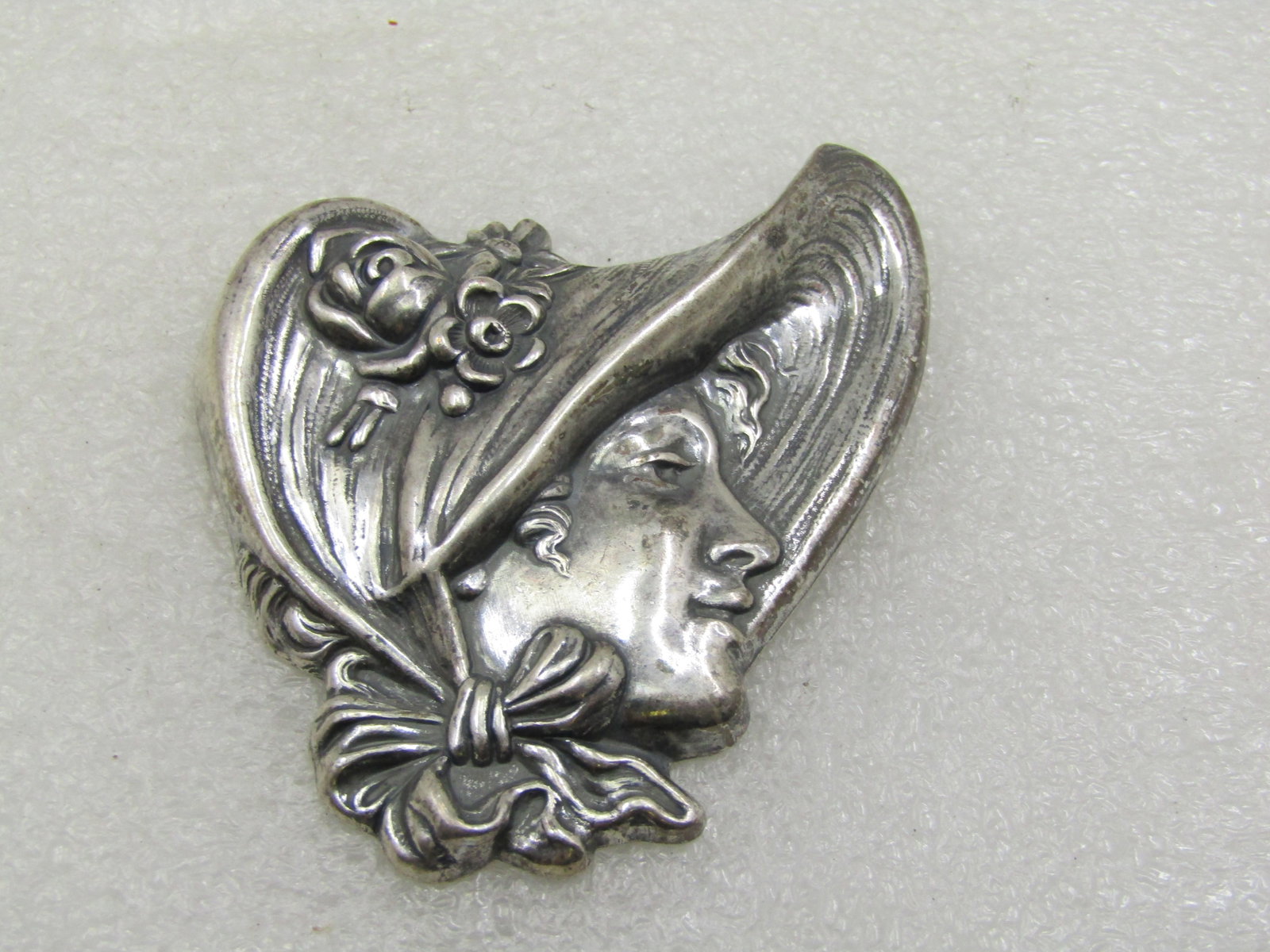 Vintage Art Nouveau Woman in Bonnet Brooch, unsigned Unger, 2.5" by 2.25" - 5