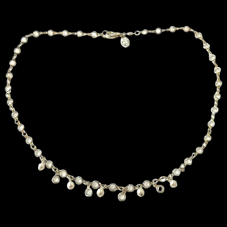 Estate Carolee Signed Necklace: Estate Carolee Signed NecklaceHallmarked: CaroleeWeighs: 6.5 GramsMeasures Approx: 17 inches length Estate Hallmarked: Carolee Weighs: 6.5 GramsMeasures Approx: 17 inches length Reserve: $10.00