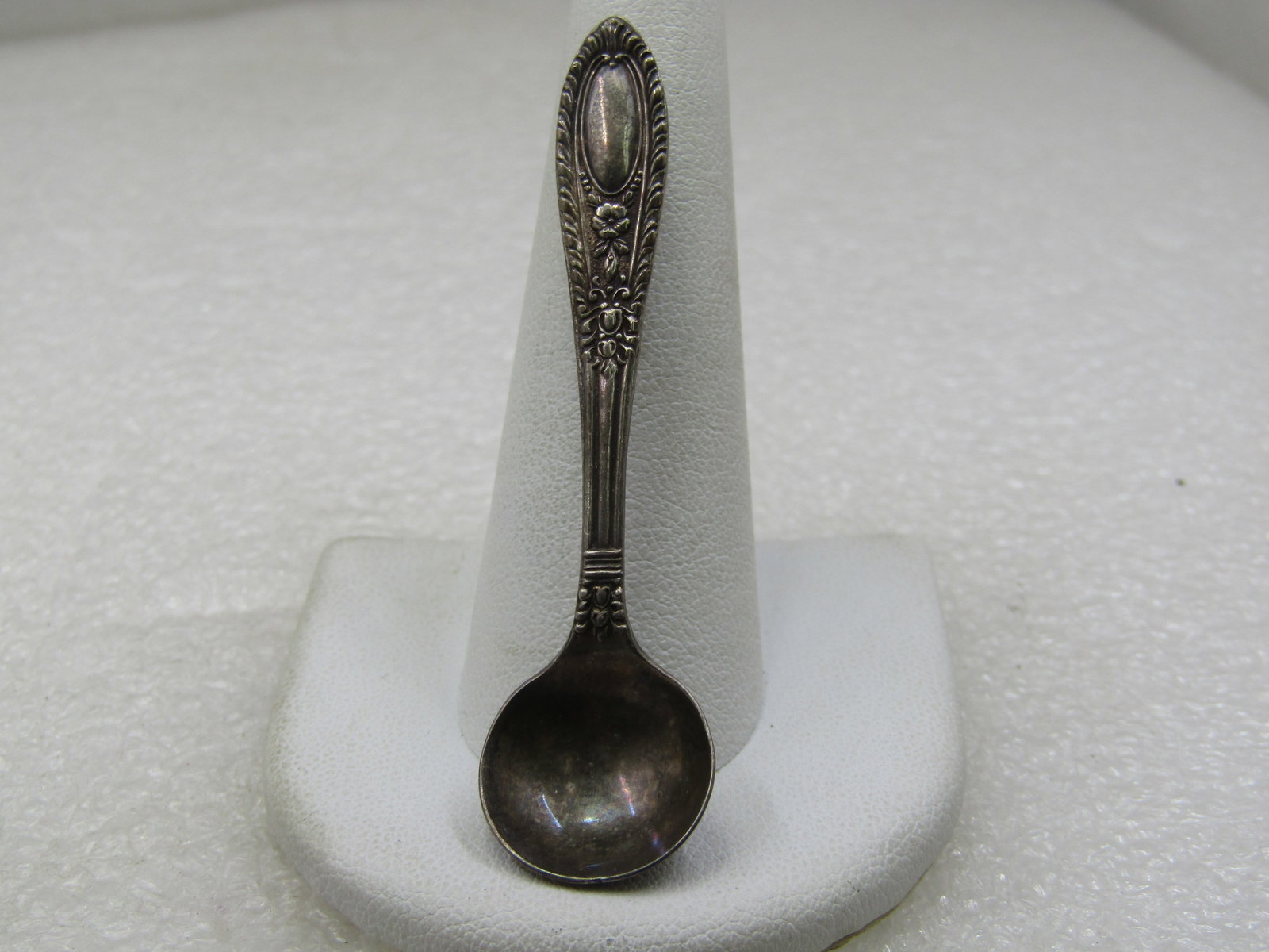 Vintage Sterling Spoon Brooch, Needs Pinback, Mid-Century: Vintage Sterling Spoon Brooch, Needs Pinback, Mid-Century. This is marked sterling and tested with a weight of appx. 3.16 gr. It is missing the pinback (other than the locking clasp. It is appx. 2.5" 