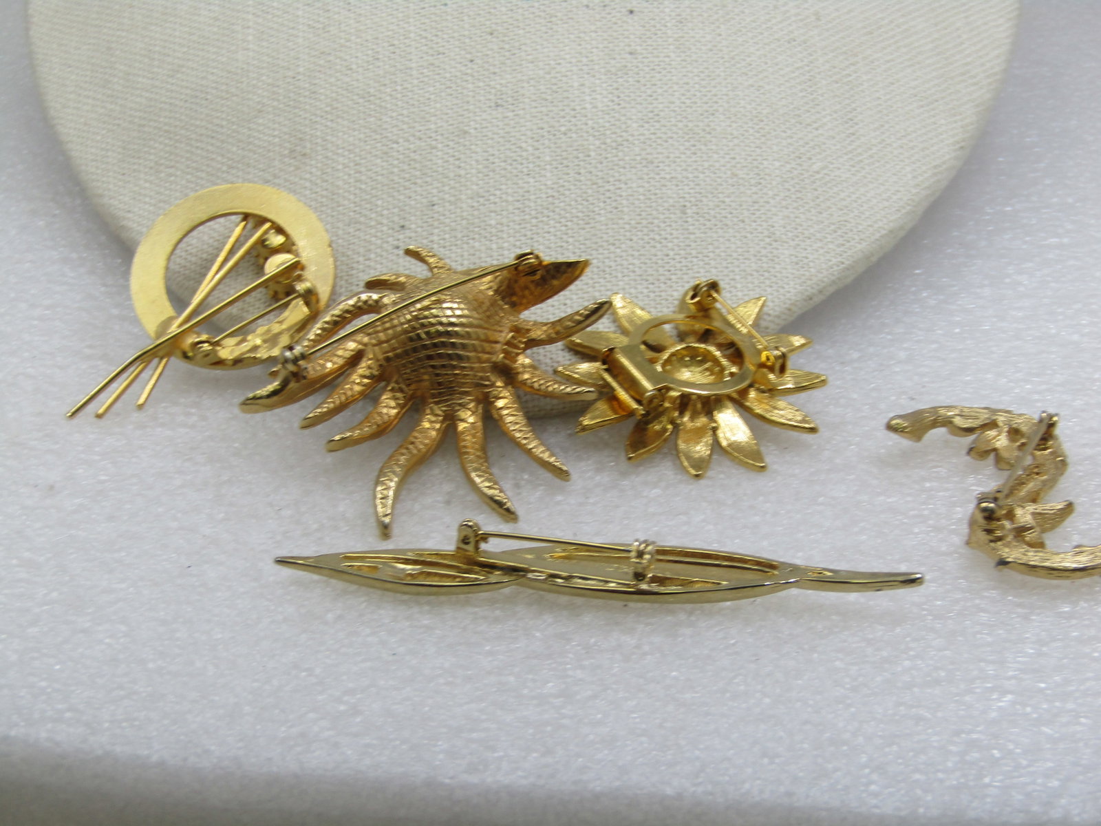 Vintage 5 Brooch Scarf Clip Lot, Floral, Mod Circle, Initial S, 1960's-1970's - 5