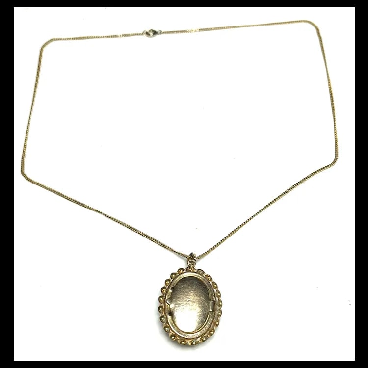 Vintage AMCO Shell Cameo Opening Locket Necklace - 3
