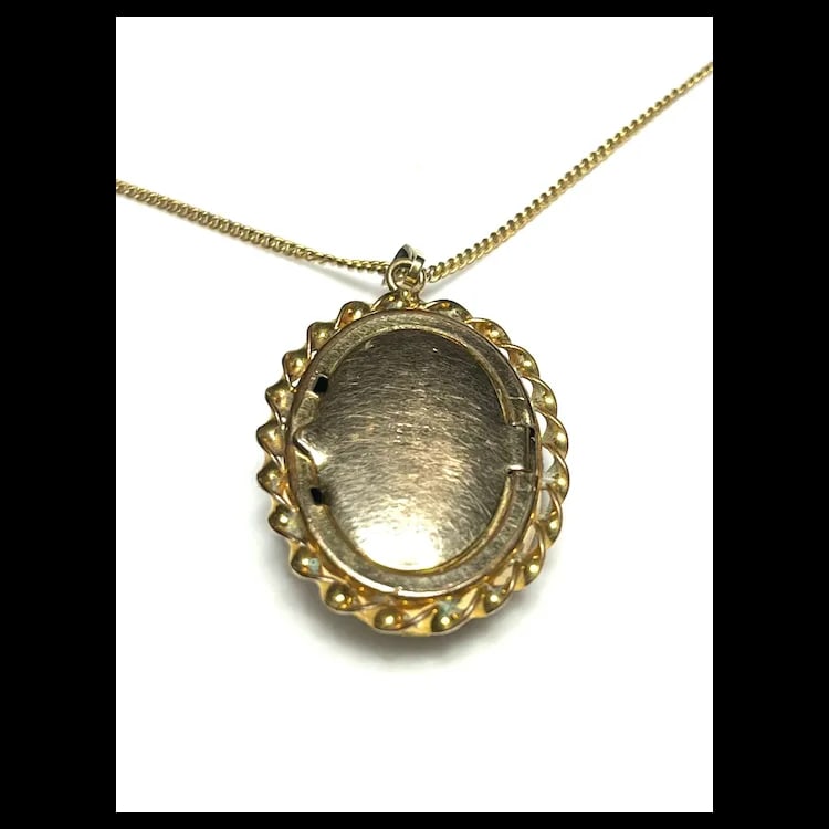 Vintage AMCO Shell Cameo Opening Locket Necklace - 5