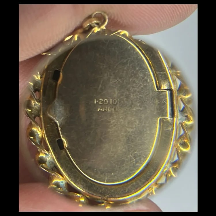 Vintage AMCO Shell Cameo Opening Locket Necklace - 7