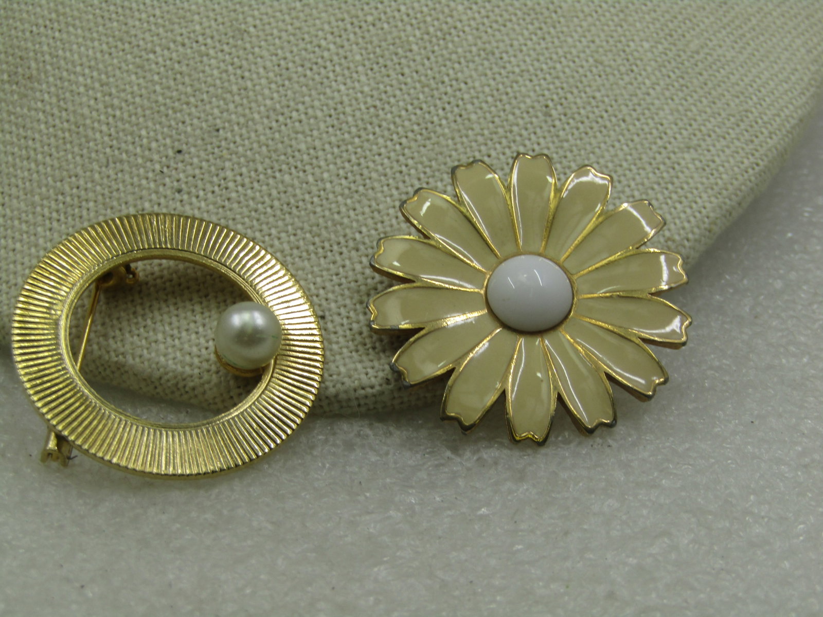 Vintage Two Brooch Lot, Circle and Floral, 1960's, Gold Tone (1 of 6)
