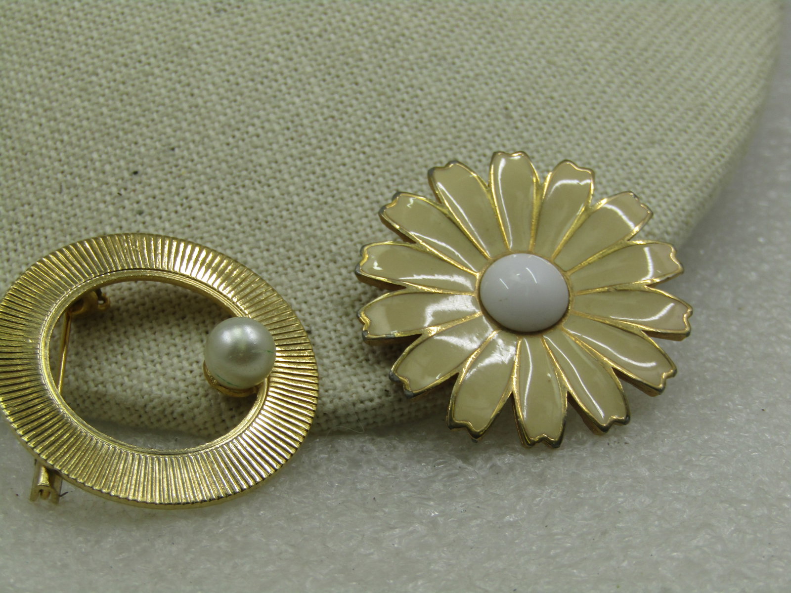Vintage Two Brooch Lot, Circle and Floral, 1960's, Gold Tone - 3