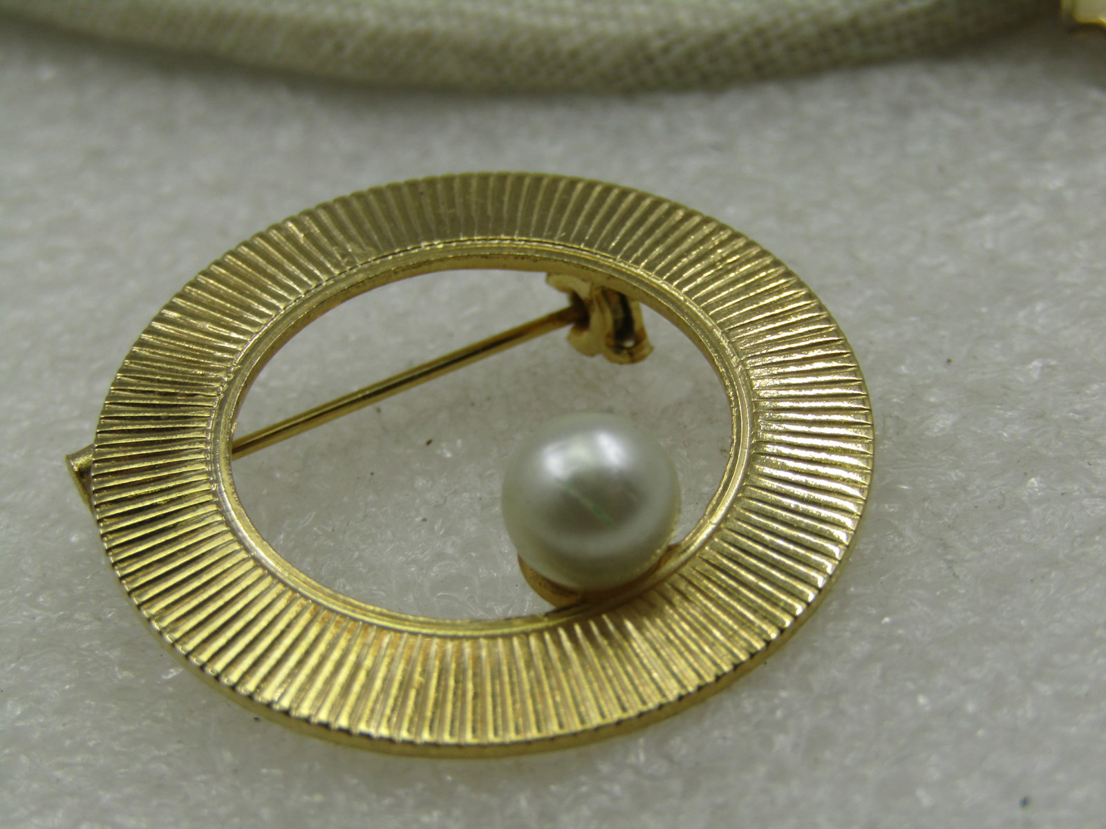Vintage Two Brooch Lot, Circle and Floral, 1960's, Gold Tone - 4