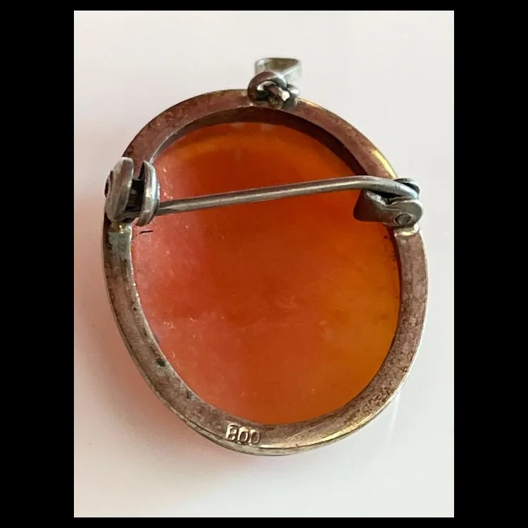Vintage Silver and Shell Three Ladies Pendant/ Brooch800 Silver and ShellWeighs 4.5 gramsMeasures - 7