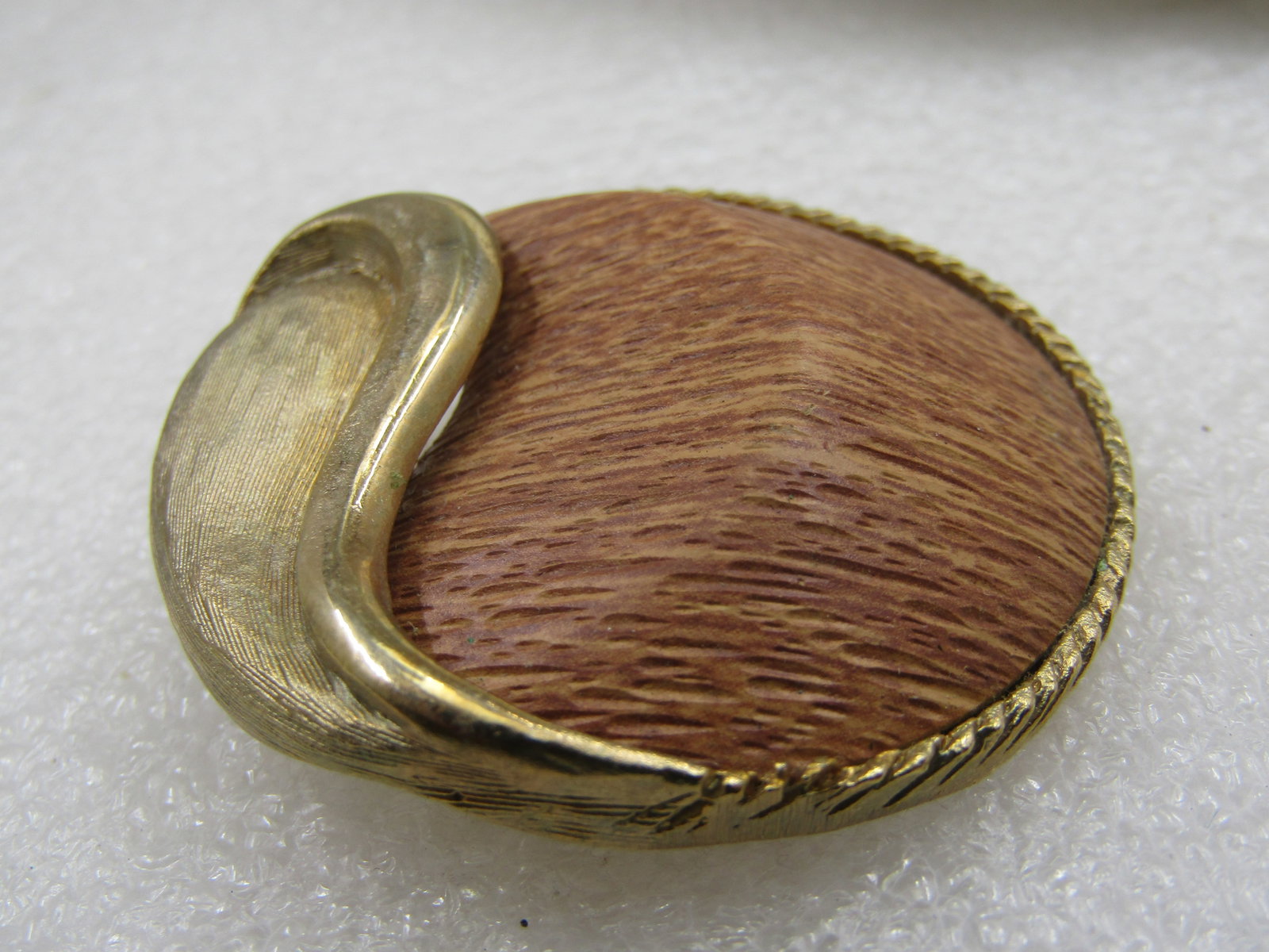 Vintage 1960's Mod Wood & Gold Circle Brooch, 1.75" - 5