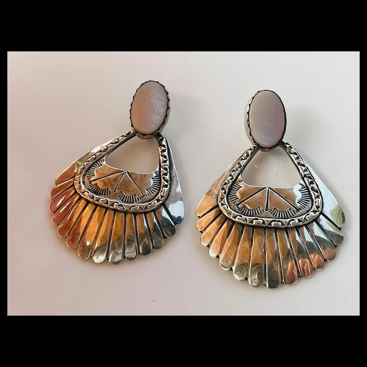 Southwest Sterling Silver and Pink Mussel Shell Door Knocker EarringsSterling SilverWeighs - 2