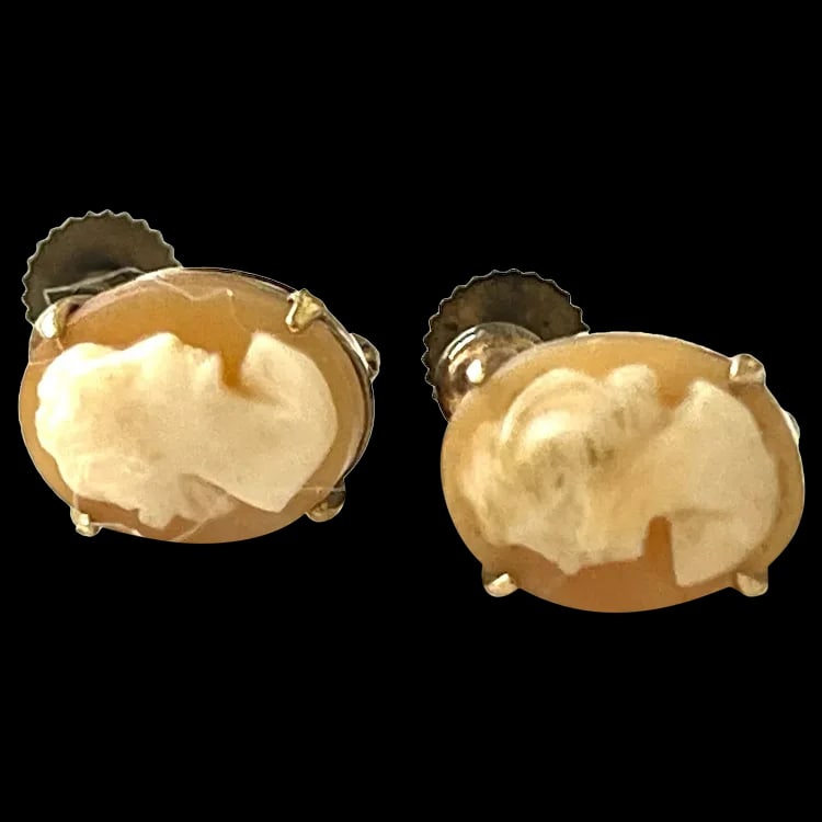 Vintage Amco 12k Gold Fill Cameo Screw Back Earrings: Vintage Amco 12k Gold Fill Cameo Screw Back EarringsHallmarked: Amco 1/20 12kWeighs: 2.4 Grams Measures Approx: .25 x .20 inches Vintage Hallmarked: Amco 1/20 12k Weighs: 2.4 Grams Measures Approx: .2