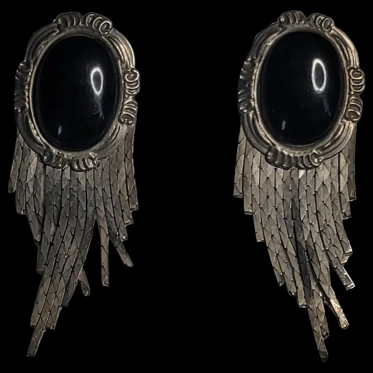 Vintage Tassle Earrings: Vintage Tassle Earrings vintage Costume Length - 2.75 With Tassle, Face - 1 x 1 Reserve: $50.00 Shipping: Domestic: Flat-rate of $6.00 to anywhere within the contiguous U.S. International: Foreign